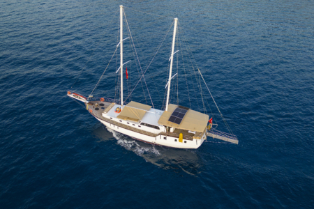 The 24m luxury ketch gulet flores cruising in the turkish riviera