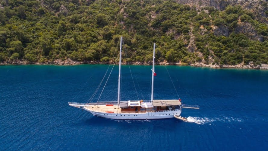 Goleta de lujo de 9 Cbins y 18 personas para alquilar en Fethiye Turquía