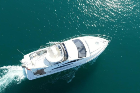 Azimut 45 15-Personen-Motoryacht für stündliche und tägliche Touren Dubai Harbour 1