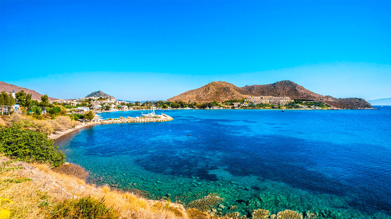 बोडरम में कहीं नीला समुद्र