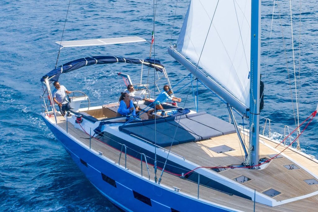 5 cabins 10 pax bare-boat sailing yacht for rent marmaris
