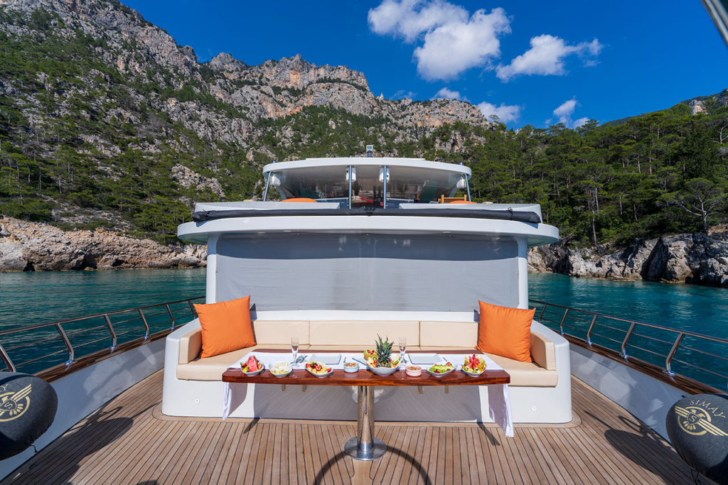 Descubra os esplendores de um iate de luxo de primeira classe na Turquia