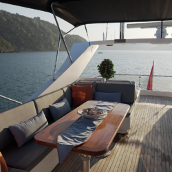 Ayem: Luxuriöse Motoryacht für Privatcharter