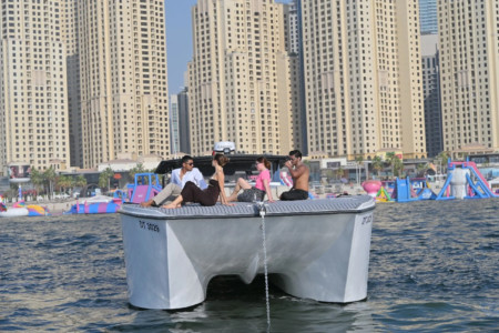Hourly yacht for rent in dubai