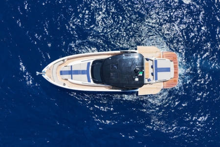 Brandneue Motoryacht 2025 cayman 540 wa auf Kreuzfahrt an der Amalfiküste bei Sorrent